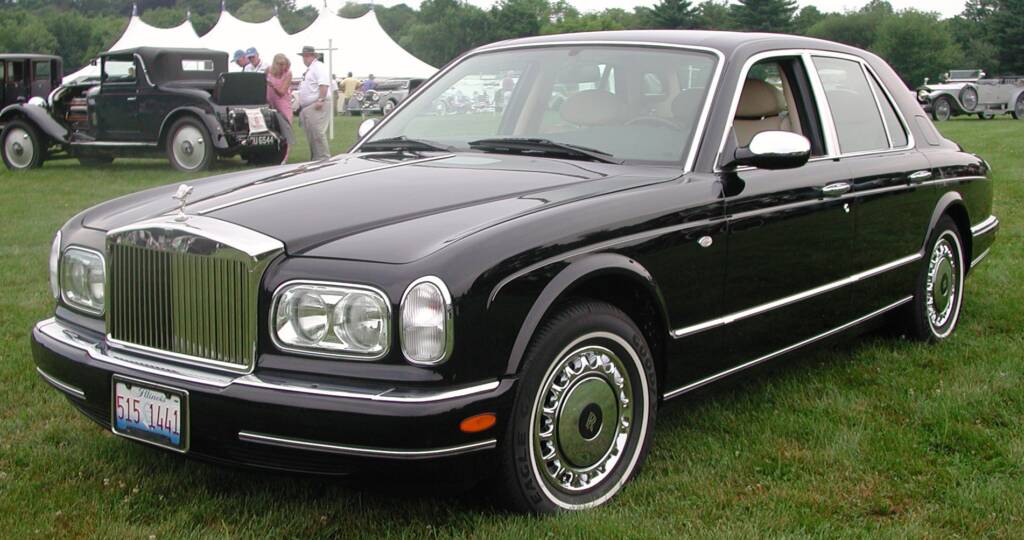 Black and chrome highlighted Rolls-Royce Silver Seraph on the grass