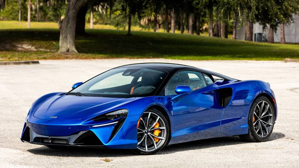 2024 McLaren Artura