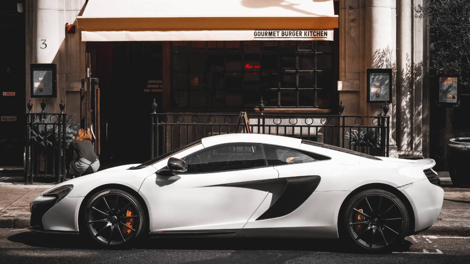Street McLaren