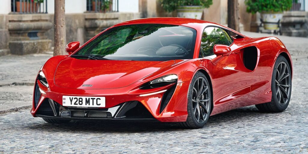 2023 mclaren artura