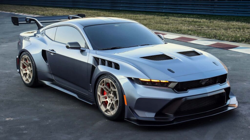 ford-mustang-gtd-on-the-track