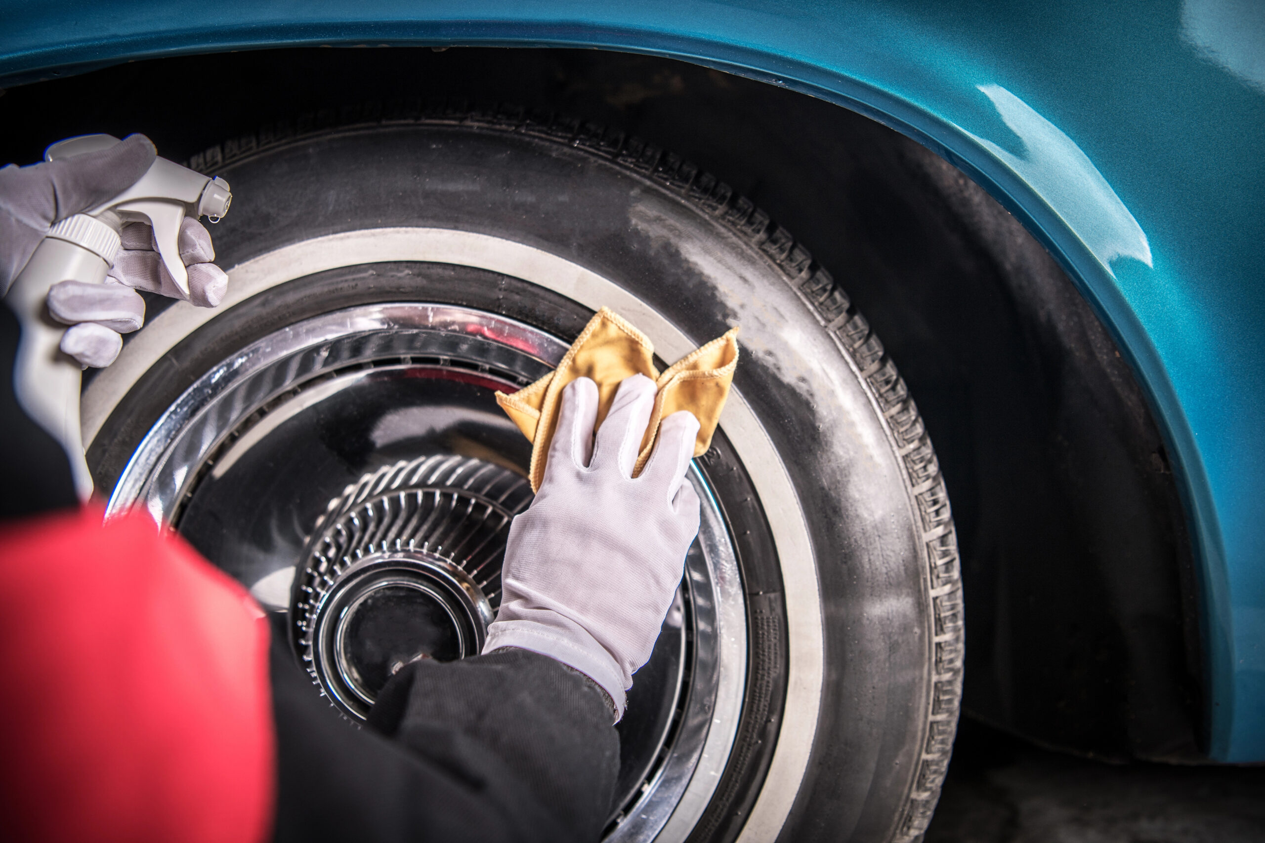 Professional cleaning car wheel and rims