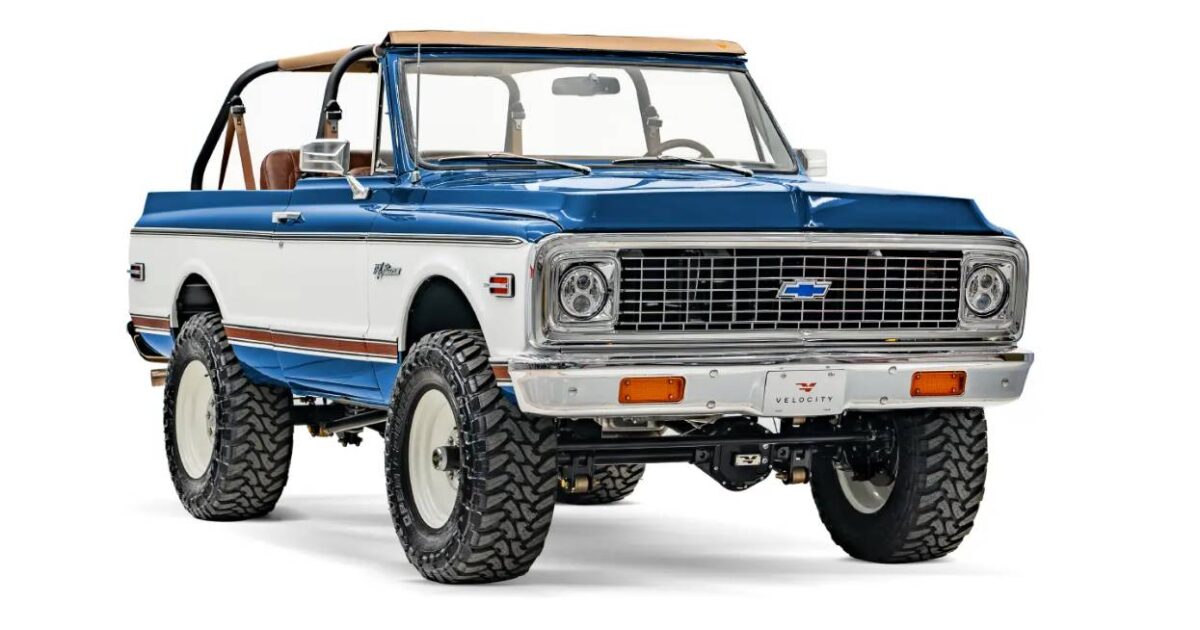 4161-velocity-blue-1972-k5-blazer-14-15-driver-side-interior-lg